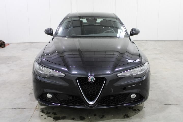 Photo 6 VIN: ZAREAEBN2J7569827 - ALFA-ROMEO GIULIA SALOON 