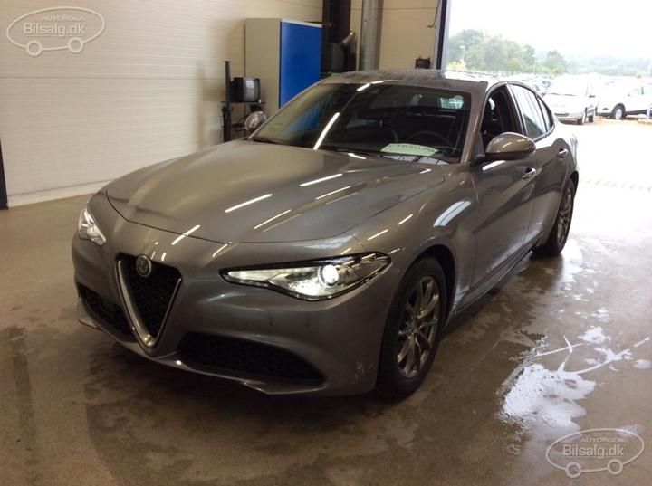 Photo 1 VIN: ZAREAEBN4K7607723 - ALFA ROMEO GIULIA SALOON 