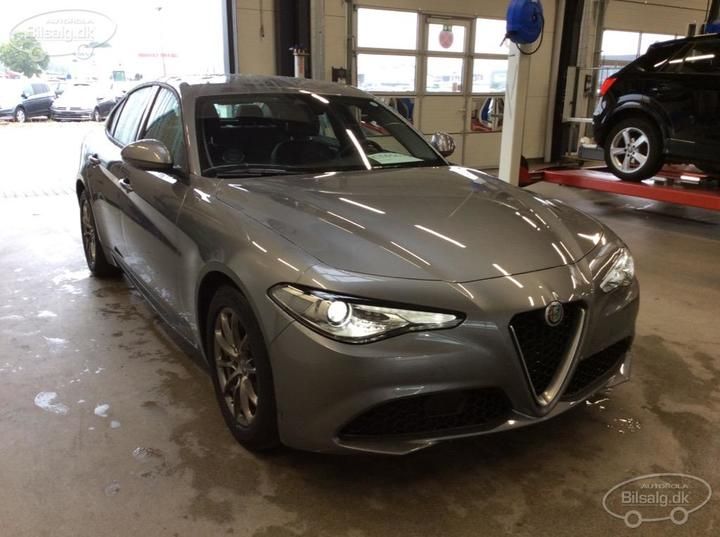 Photo 2 VIN: ZAREAEBN4K7607723 - ALFA ROMEO GIULIA SALOON 