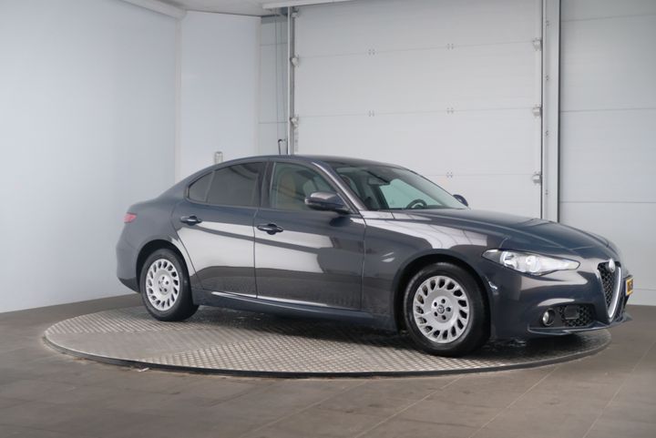 Photo 5 VIN: ZAREAEBU1J7569843 - ALFA-ROMEO GIULIA 