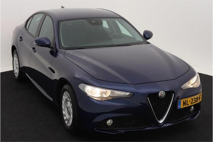 Photo 2 VIN: ZAREAEBU8H7538048 - ALFA-ROMEO GIULIA 