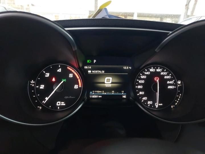 Photo 8 VIN: ZAREAEBX3L7640439 - 21 ALFA ROMEO GIULIA 