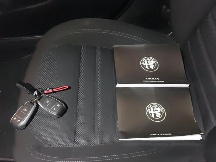 Photo 9 VIN: ZAREAEBX3L7640439 - 21 ALFA ROMEO GIULIA 