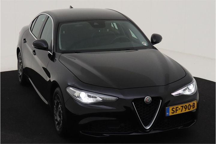 Photo 2 VIN: ZAREAECN0J7584437 - ALFA-ROMEO GIULIA 