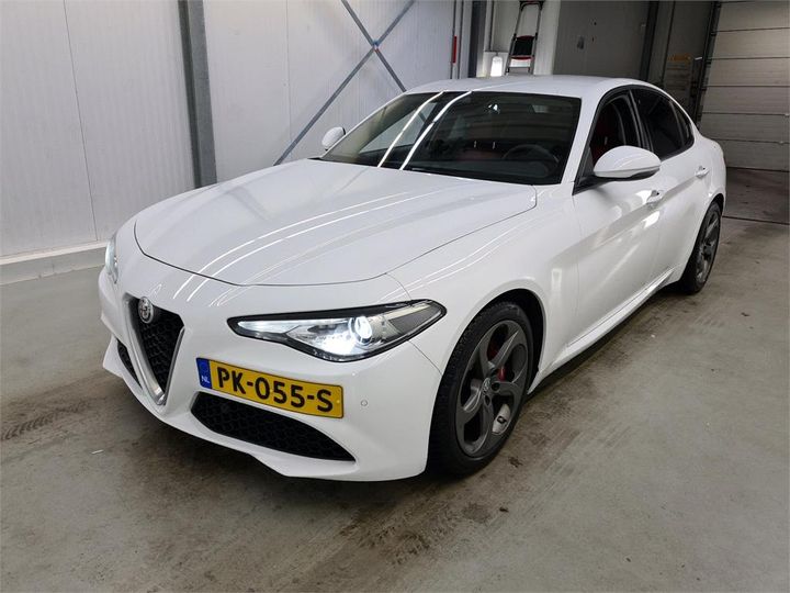 Photo 1 VIN: ZAREAECN3H7560451 - ALFA-ROMEO GIULIA 