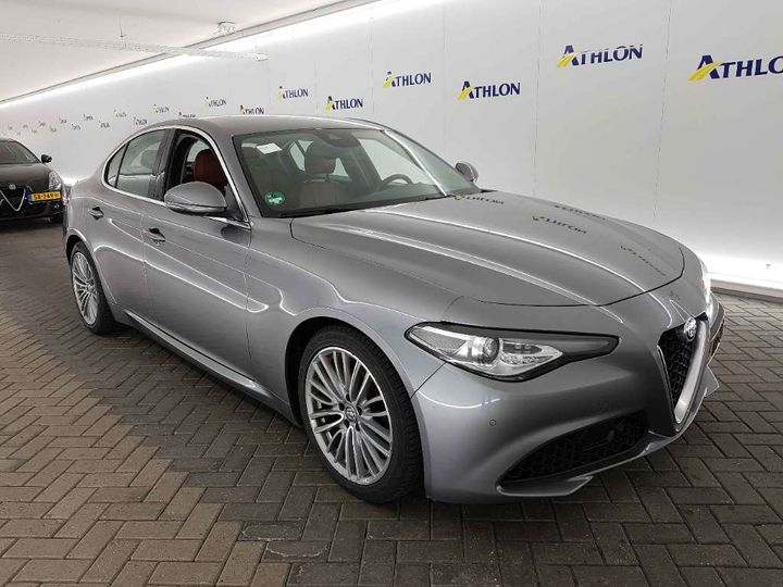 Photo 2 VIN: ZAREAECN4H7543707 - ALFA ROMEO GIULIA SEDAN 