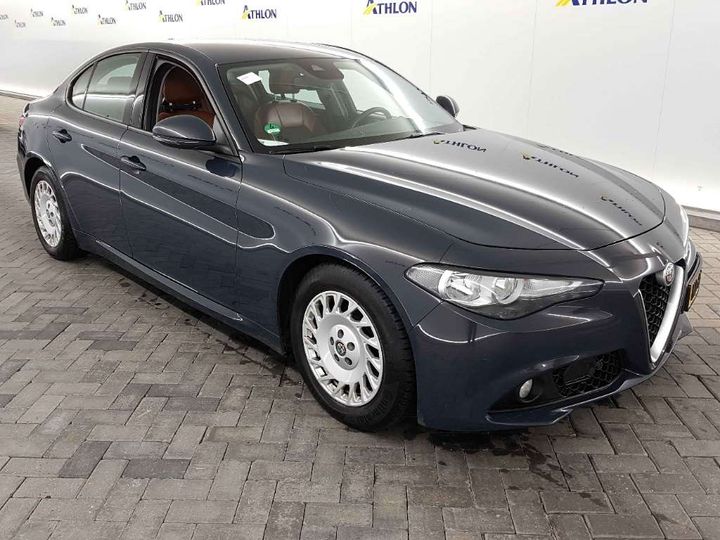 Photo 2 VIN: ZAREAECU2H7528095 - ALFA-ROMEO GIULIA SEDAN 