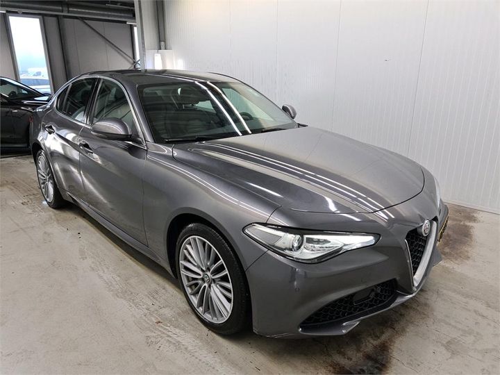 Photo 2 VIN: ZAREAECU3H7556987 - ALFA-ROMEO GIULIA 