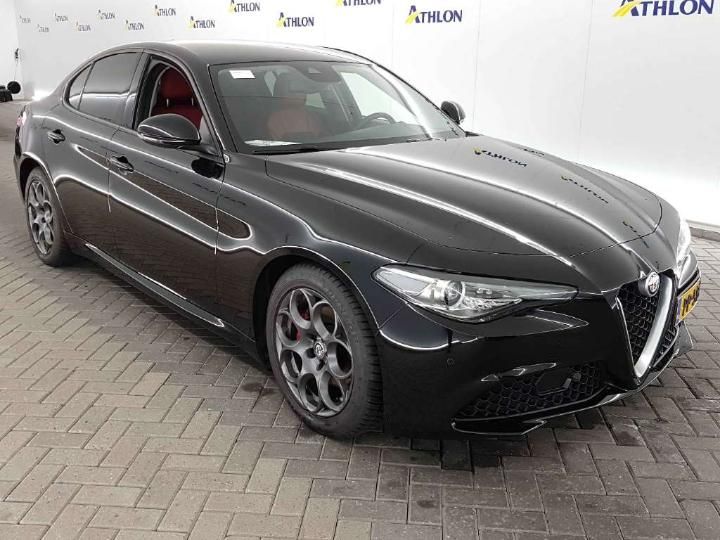 Photo 2 VIN: ZAREAECU6H7564162 - ALFA-ROMEO GIULIA SEDAN 