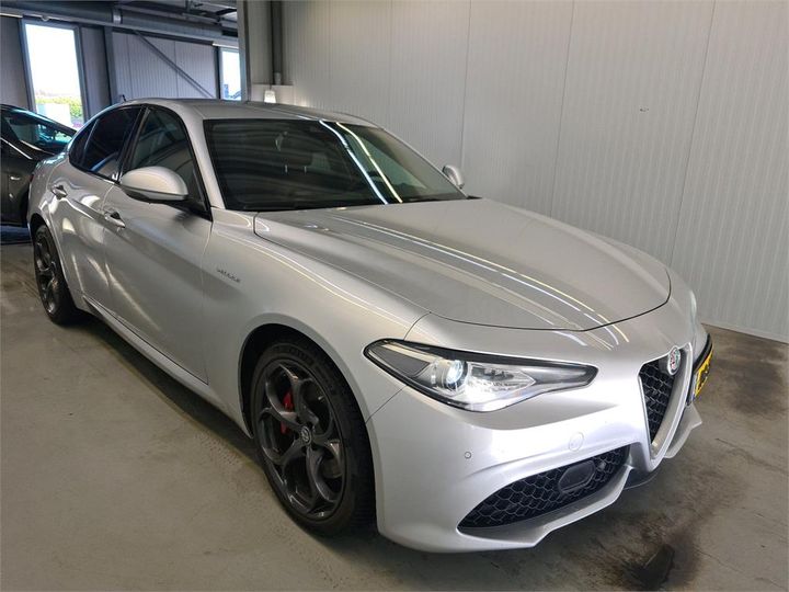 Photo 2 VIN: ZAREAEGN9J7574399 - ALFA ROMEO GIULIA 