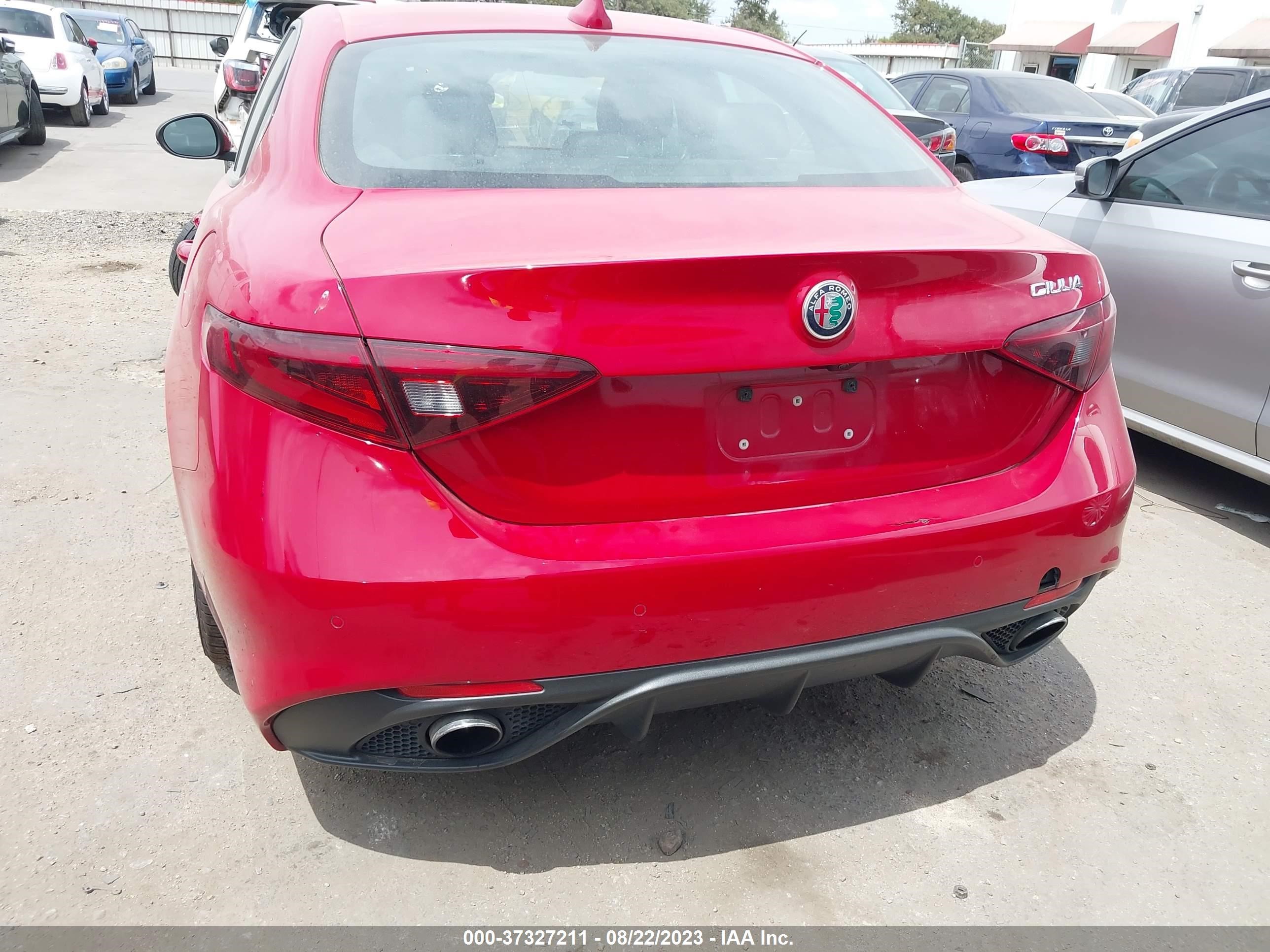 Photo 15 VIN: ZARFAEBN8J7567620 - ALFA-ROMEO GIULIA 