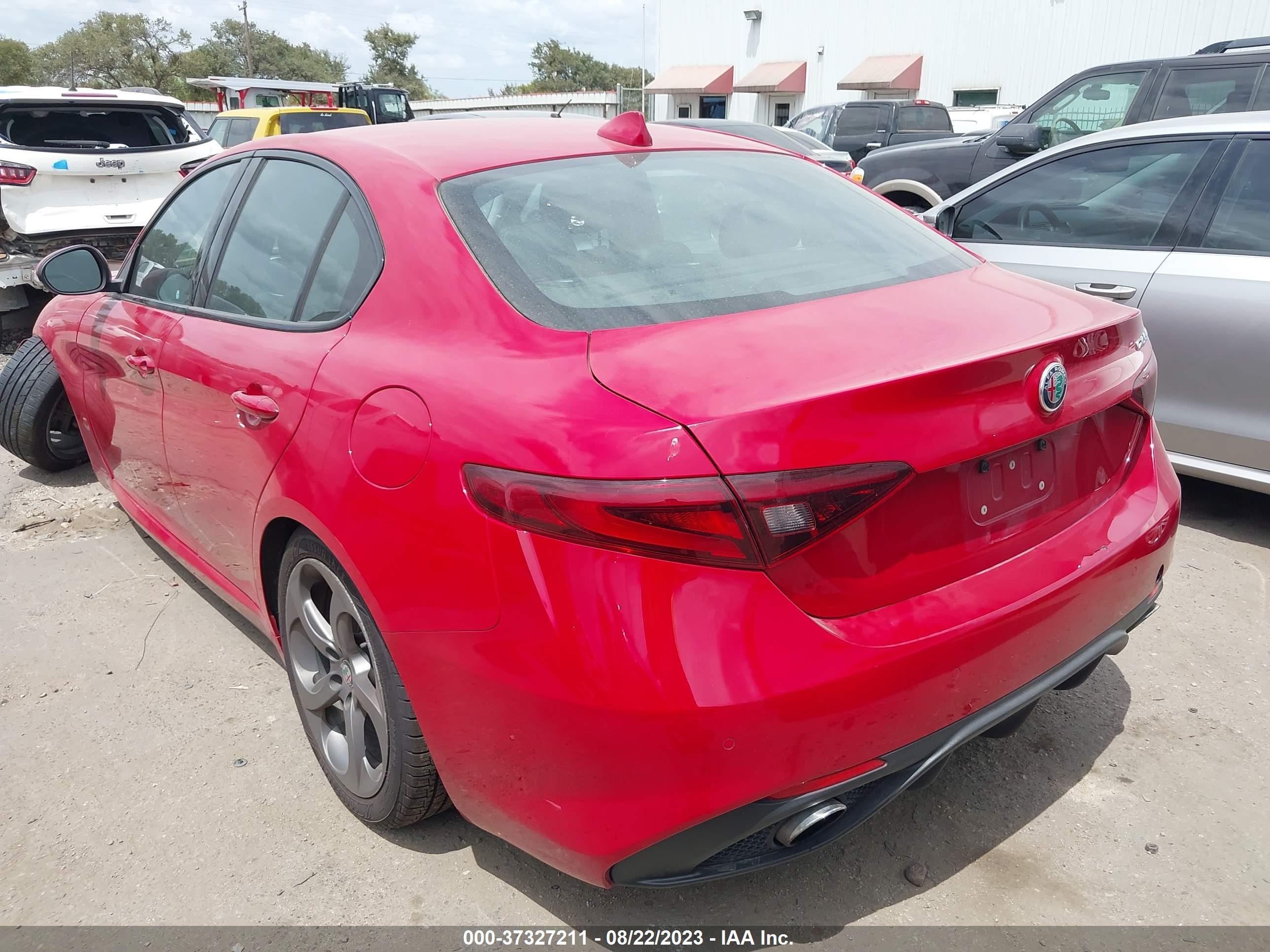 Photo 2 VIN: ZARFAEBN8J7567620 - ALFA-ROMEO GIULIA 