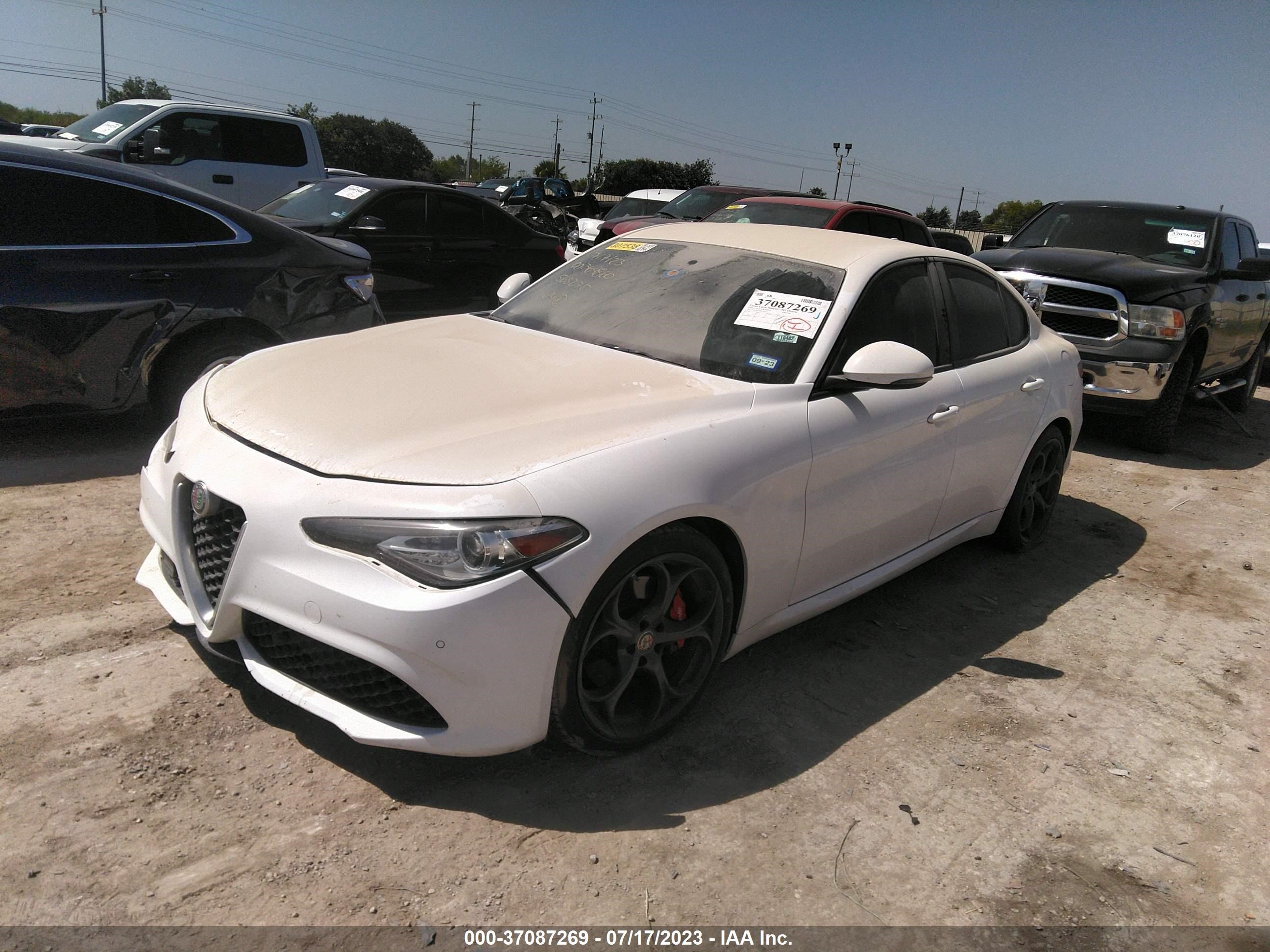 Photo 1 VIN: ZARFAECN9J7565275 - ALFA-ROMEO GIULIA 