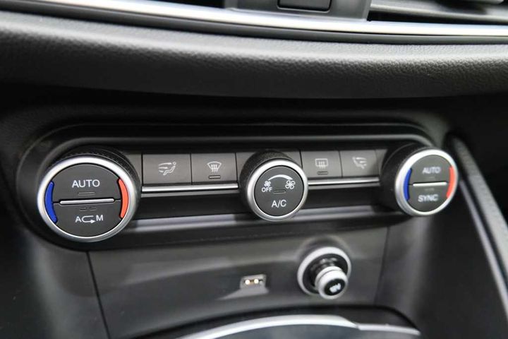 Photo 17 VIN: ZARFAHBU7J7C12708 - ALFA ROMEO STELVIO 