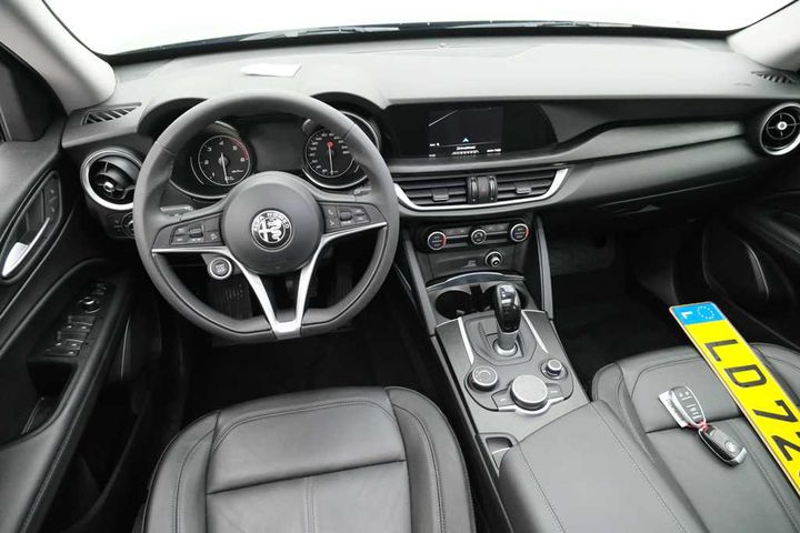 Photo 9 VIN: ZARFAHBU7J7C12708 - ALFA ROMEO STELVIO 