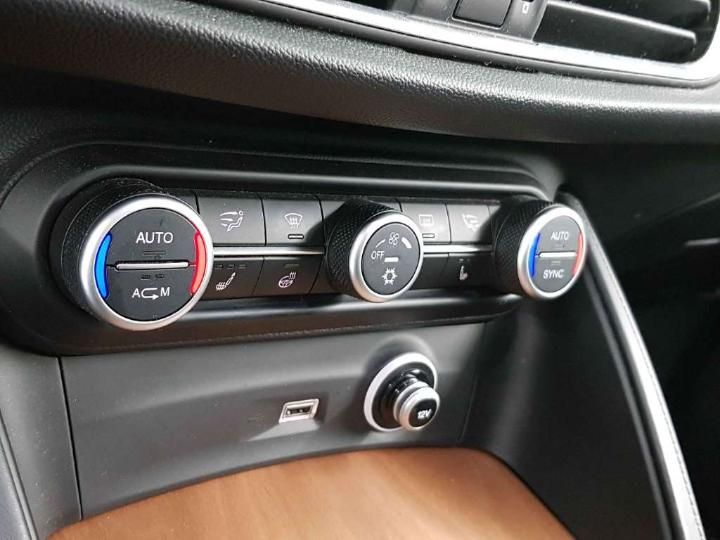 Photo 9 VIN: ZARFAHLN1H7B55147 - ALFA-ROMEO STELVIO 