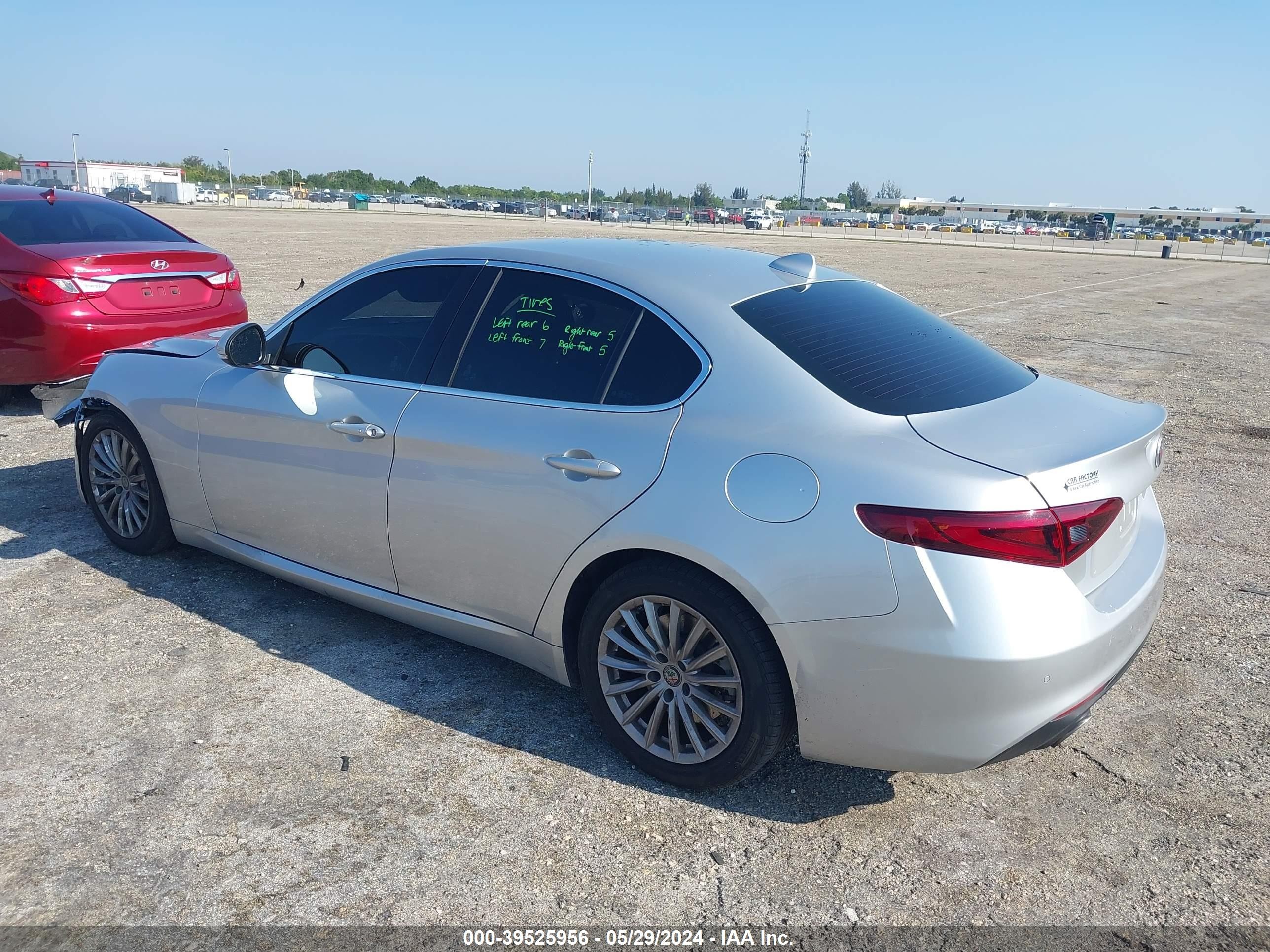 Photo 2 VIN: ZARFAMAN0M7642049 - ALFA-ROMEO GIULIA 