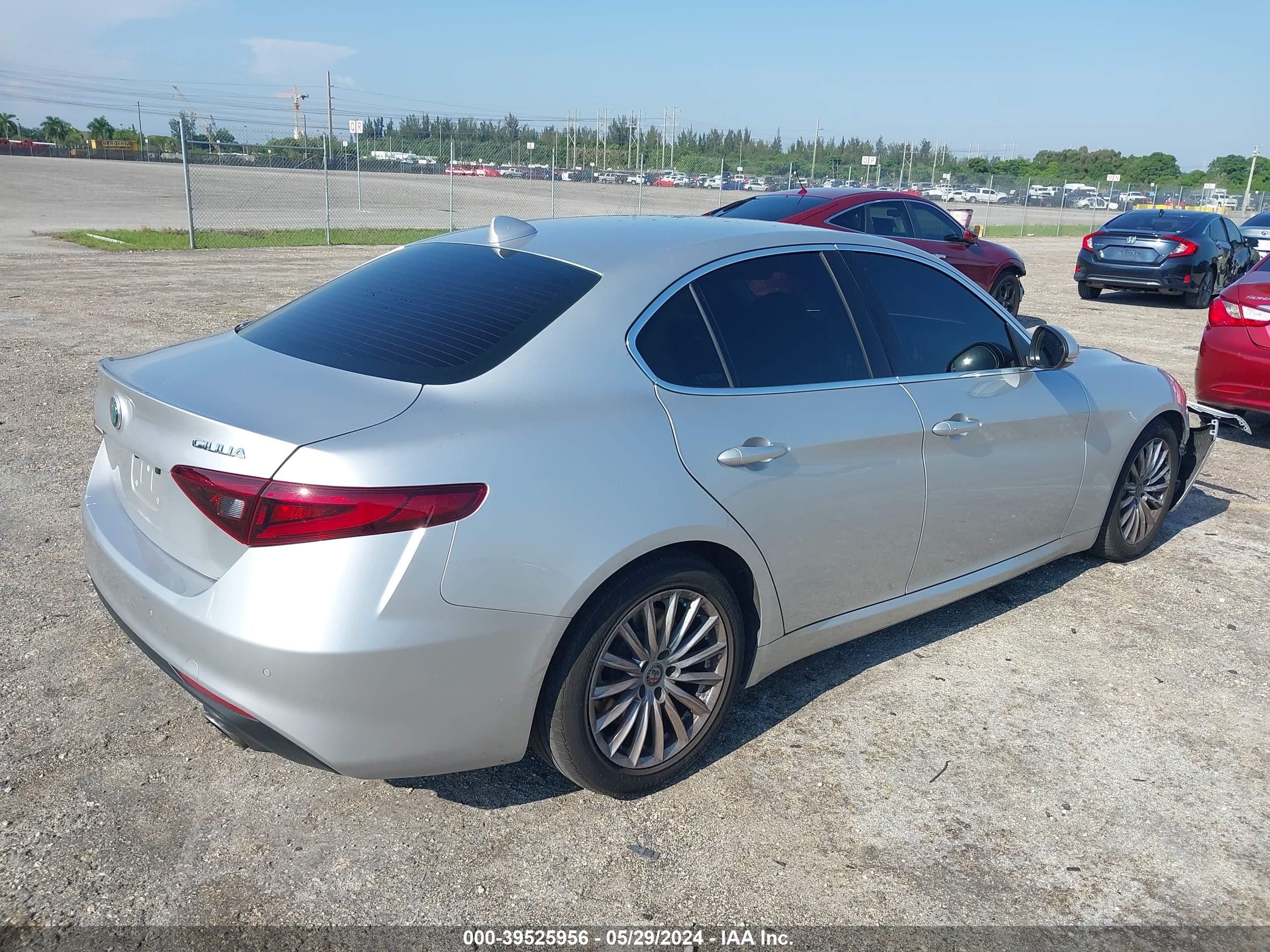 Photo 3 VIN: ZARFAMAN0M7642049 - ALFA-ROMEO GIULIA 
