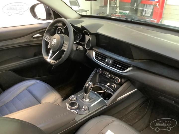 Photo 3 VIN: ZARPAGBX0K7C54986 - ALFA-ROMEO STELVIO SUV 