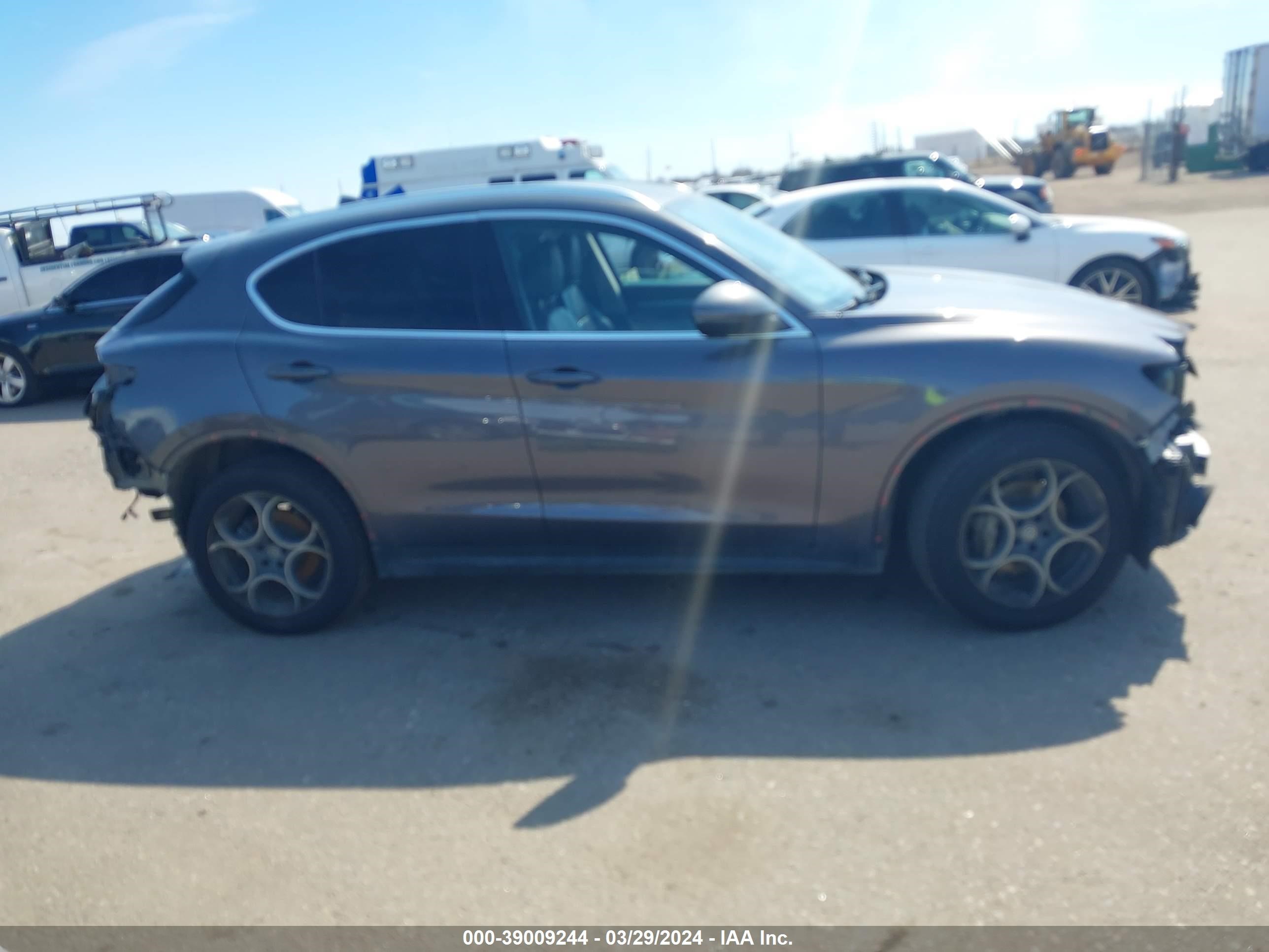 Photo 13 VIN: ZASFAKAN2J7B59972 - ALFA-ROMEO STELVIO 