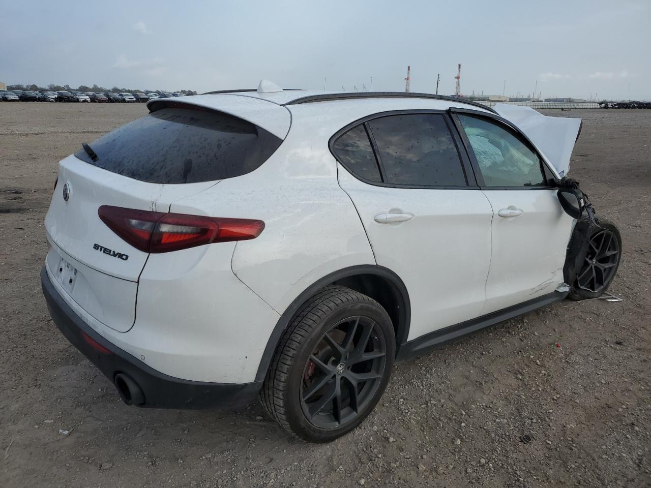 Photo 2 VIN: ZASPAJAN2L7C75643 - ALFA-ROMEO STELVIO 