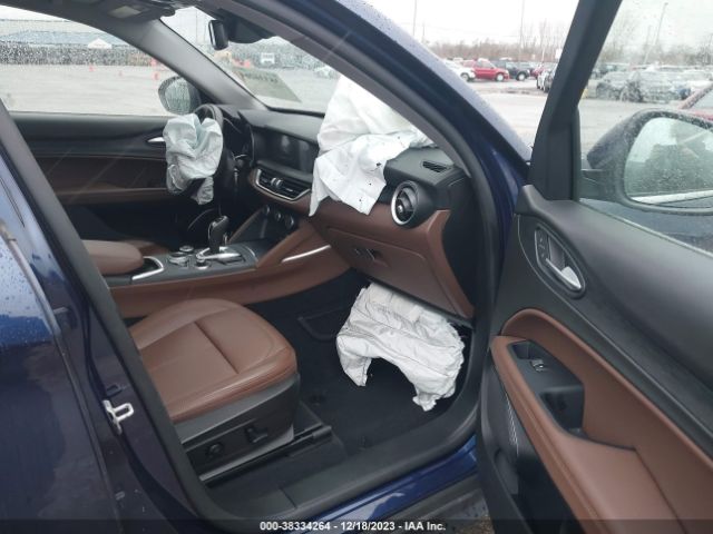 Photo 4 VIN: ZASPAKAN7M7D17800 - ALFA ROMEO STELVIO 