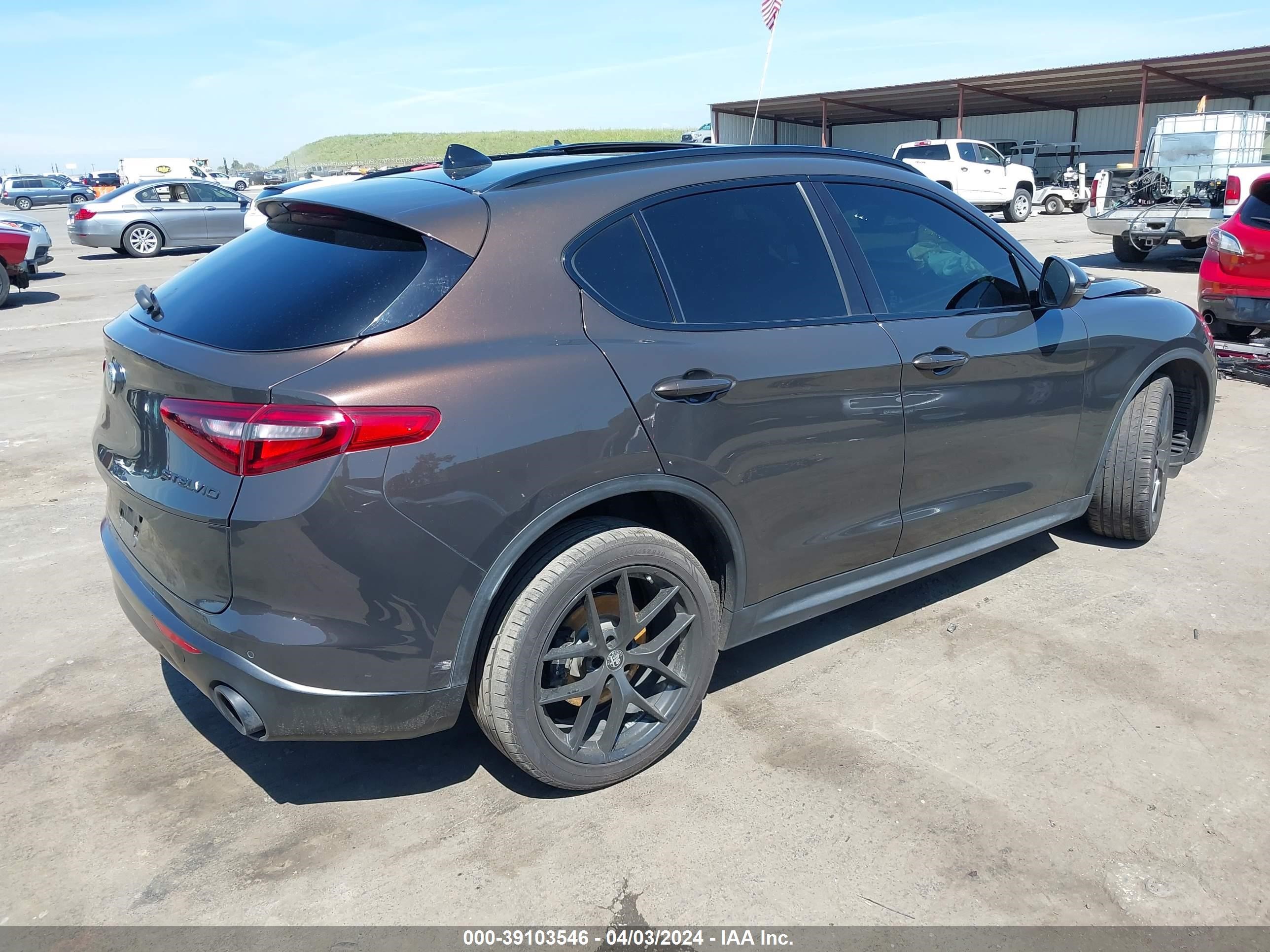 Photo 3 VIN: ZASPAKBN1K7C51403 - ALFA-ROMEO STELVIO 