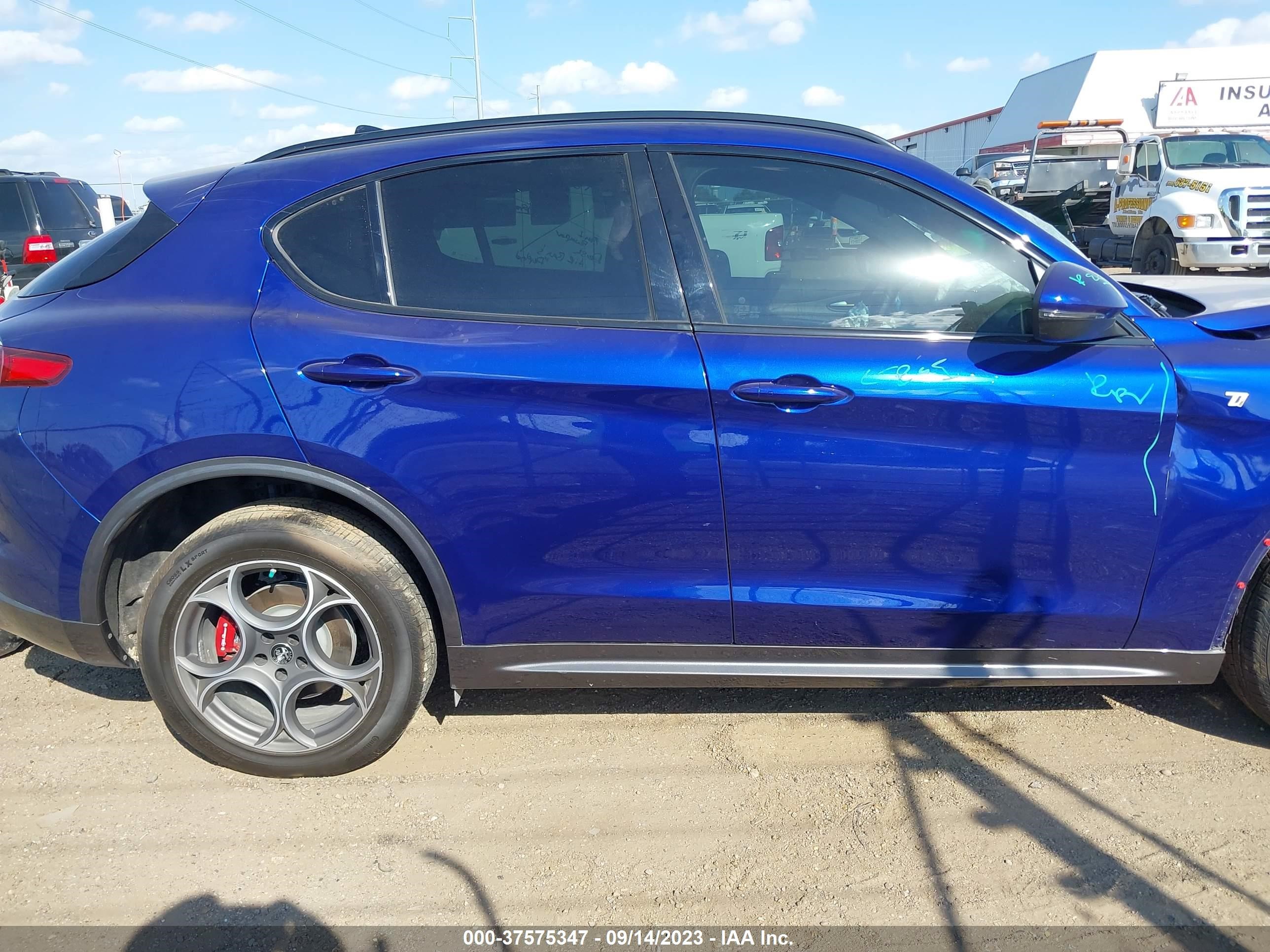 Photo 13 VIN: ZASPAKBN6N7D47323 - ALFA ROMEO STELVIO 