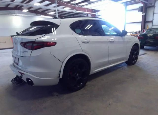 Photo 3 VIN: ZASPAKBN9N7D47834 - ALFA ROMEO STELVIO 