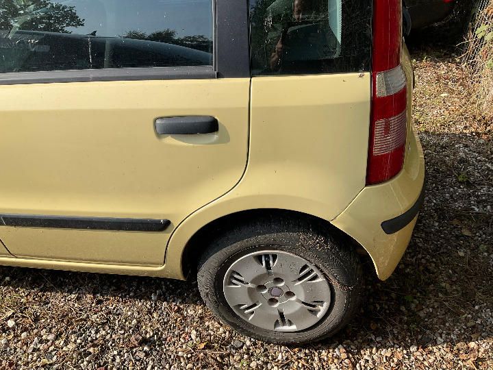 Photo 21 VIN: ZFA16900001175995 - FIAT PANDA HATCHBACK 