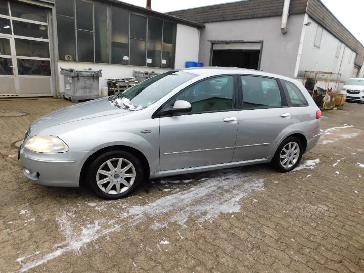 Photo 2 VIN: ZFA19400002061033 - FIAT CROMA MPV 