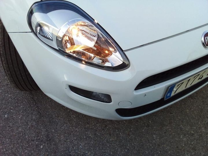 Photo 24 VIN: ZFA1990000P364016 - FIAT PUNTO 