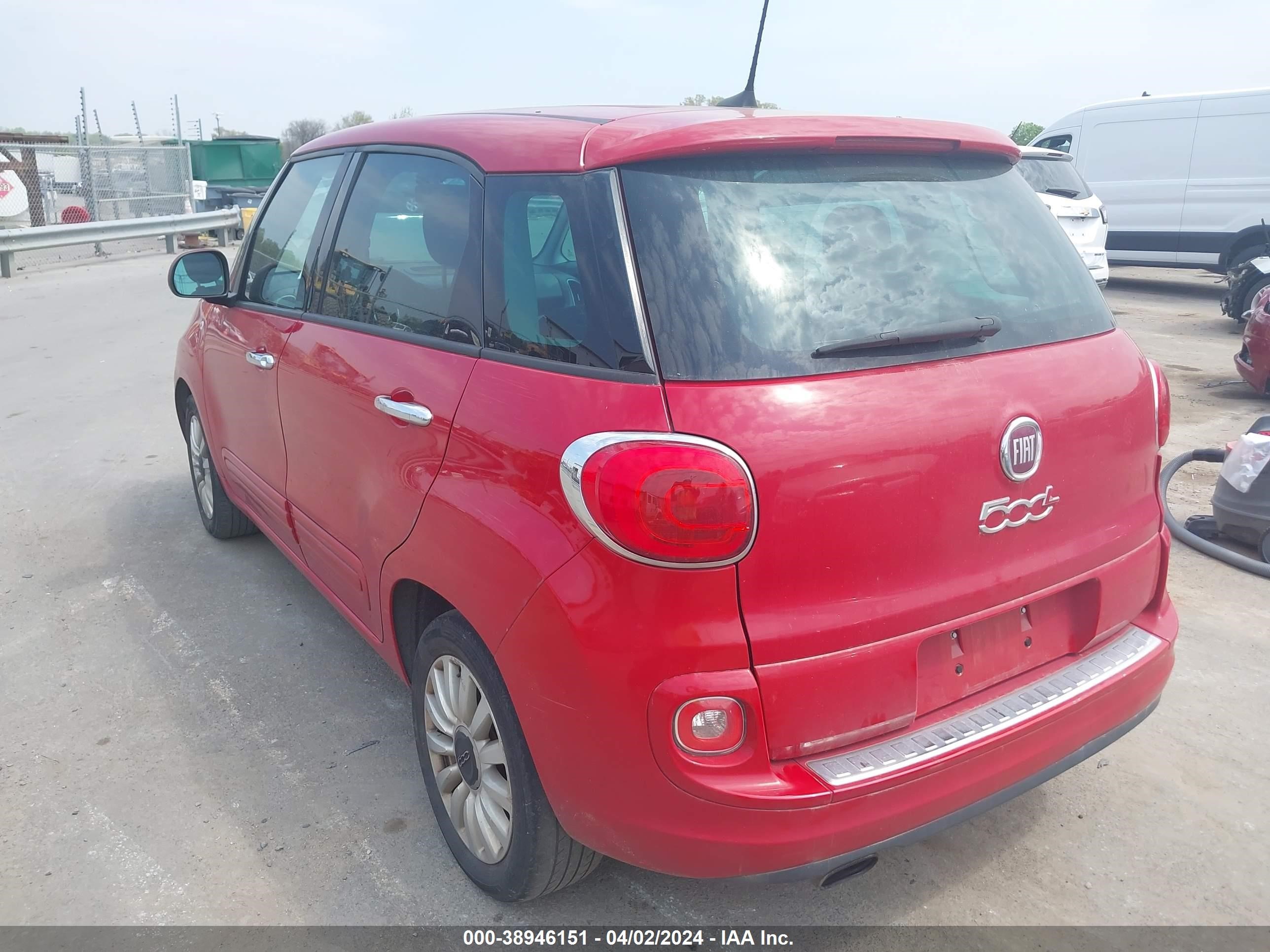 Photo 2 VIN: ZFBCFAAH4HZ038637 - FIAT 500L 