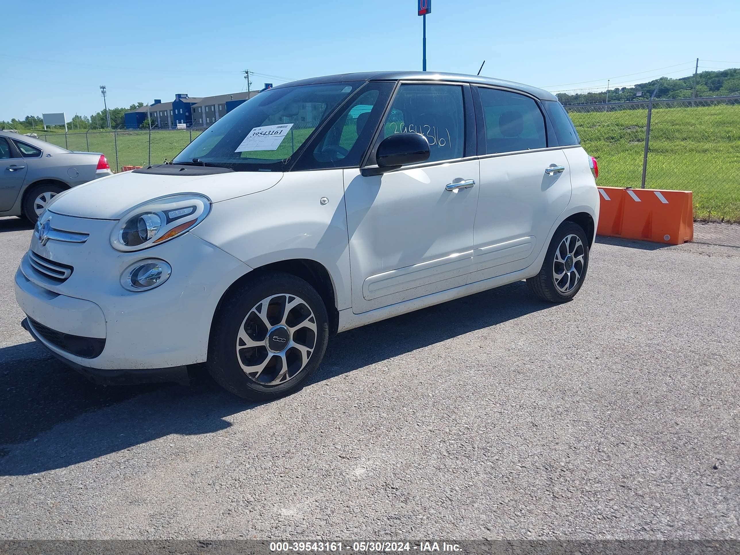 Photo 1 VIN: ZFBCFABH4EZ028250 - FIAT 500L 