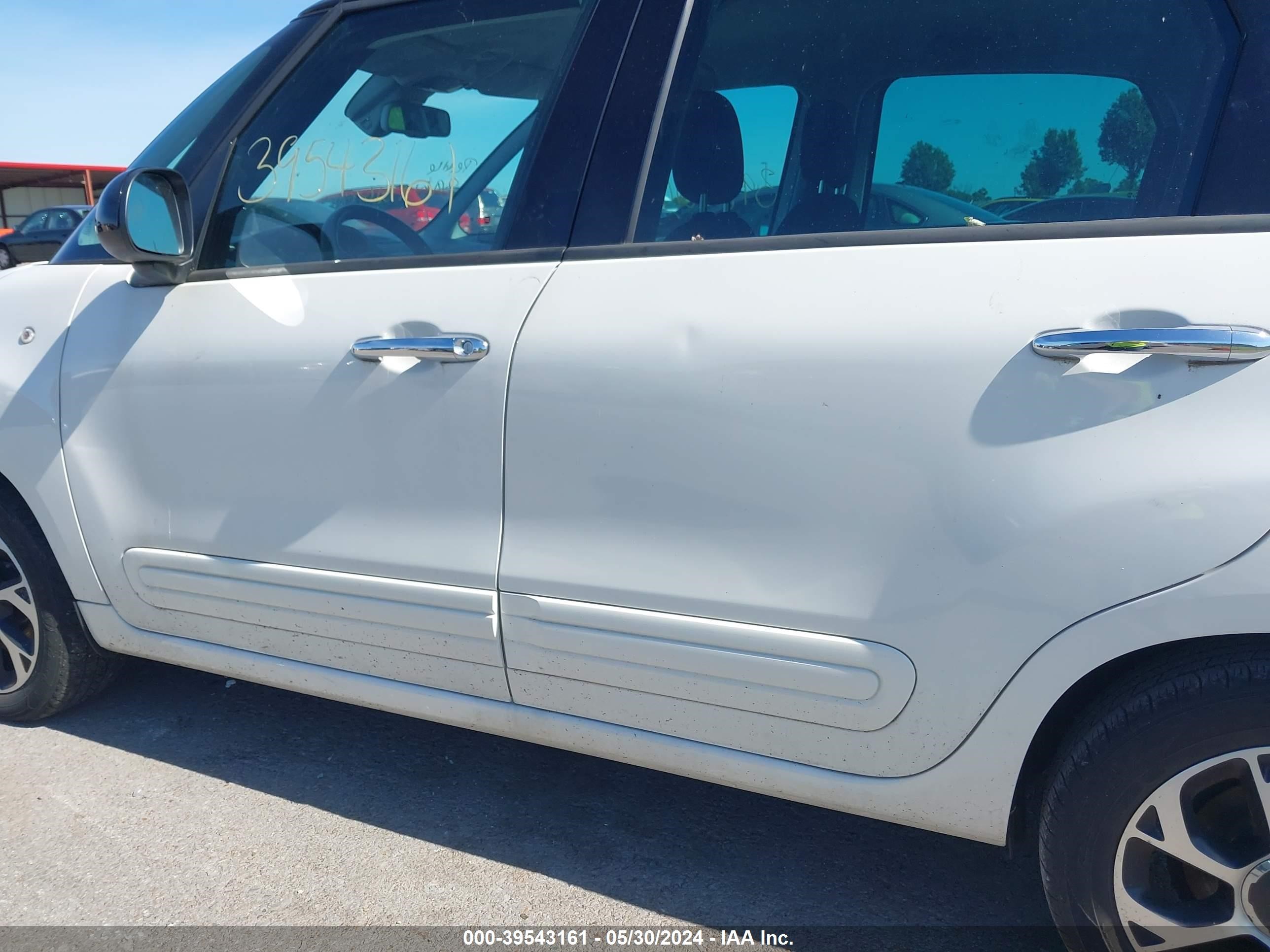 Photo 12 VIN: ZFBCFABH4EZ028250 - FIAT 500L 