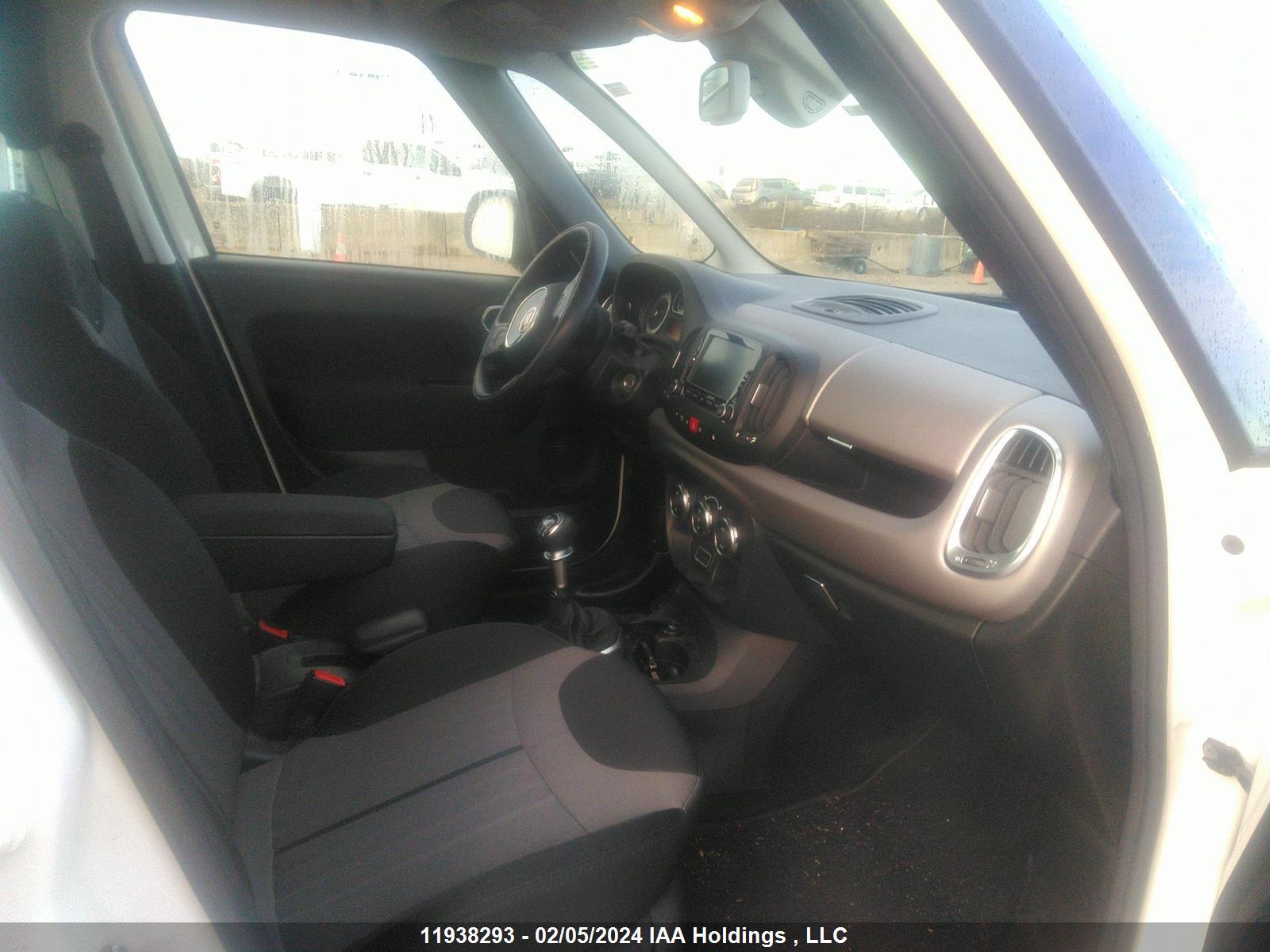 Photo 4 VIN: ZFBCFABH7FZ034903 - FIAT 500L 