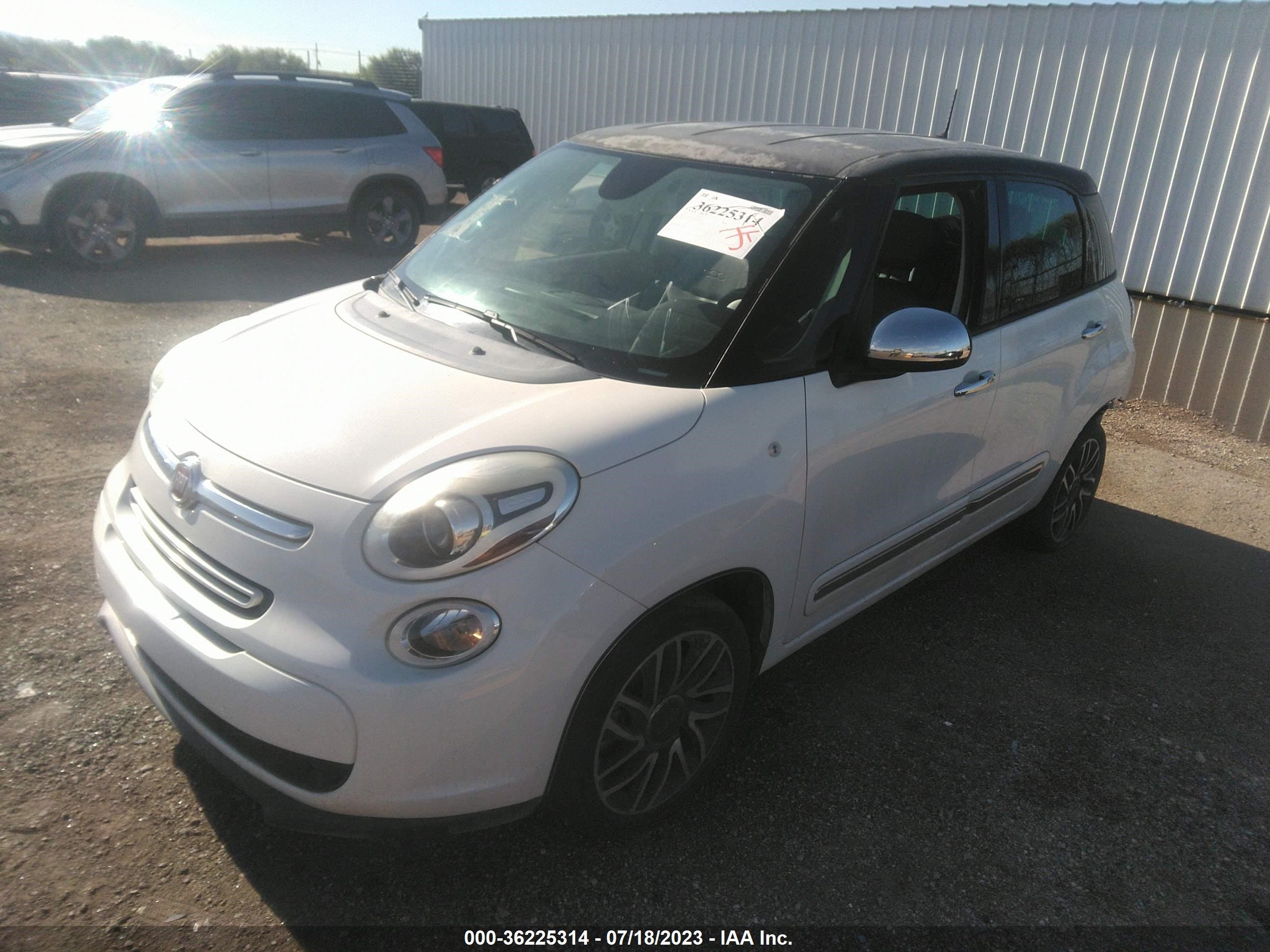 Photo 1 VIN: ZFBCFACH0FZ030643 - FIAT 500L 