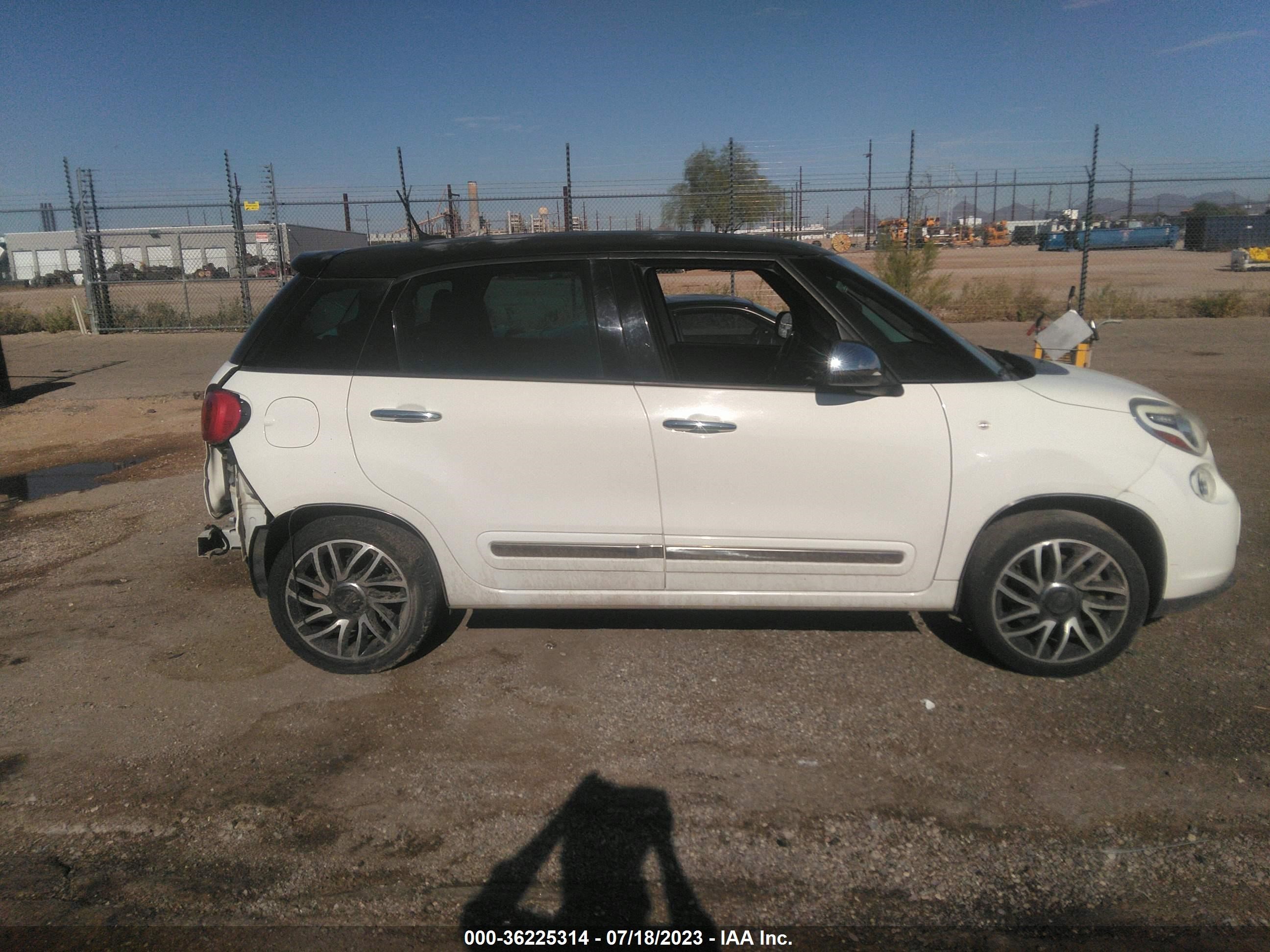 Photo 11 VIN: ZFBCFACH0FZ030643 - FIAT 500L 