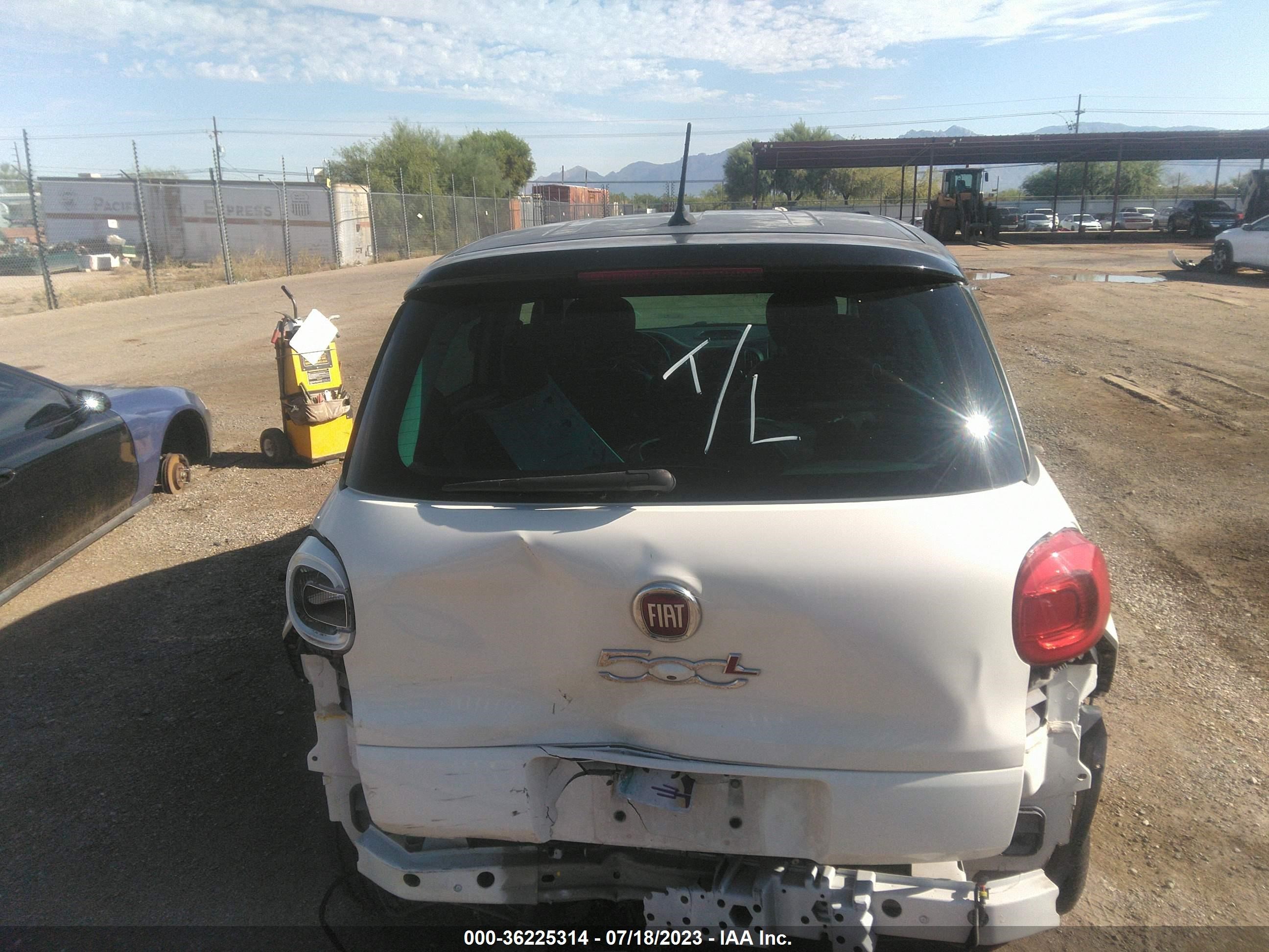 Photo 14 VIN: ZFBCFACH0FZ030643 - FIAT 500L 