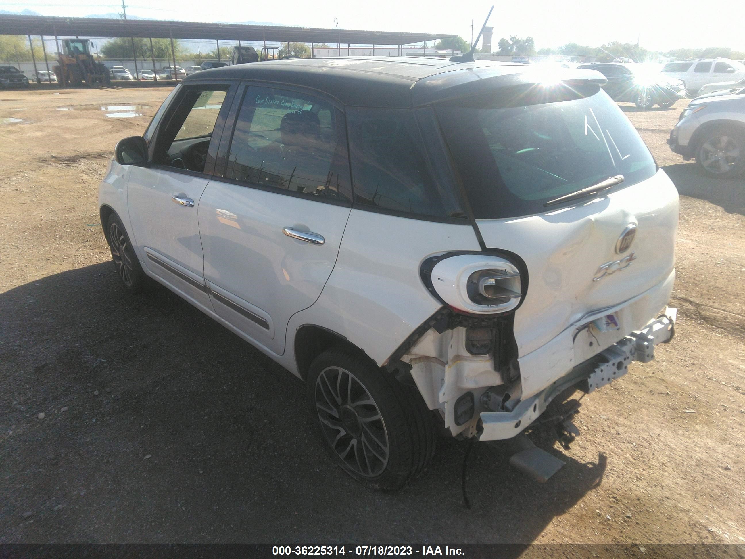 Photo 2 VIN: ZFBCFACH0FZ030643 - FIAT 500L 