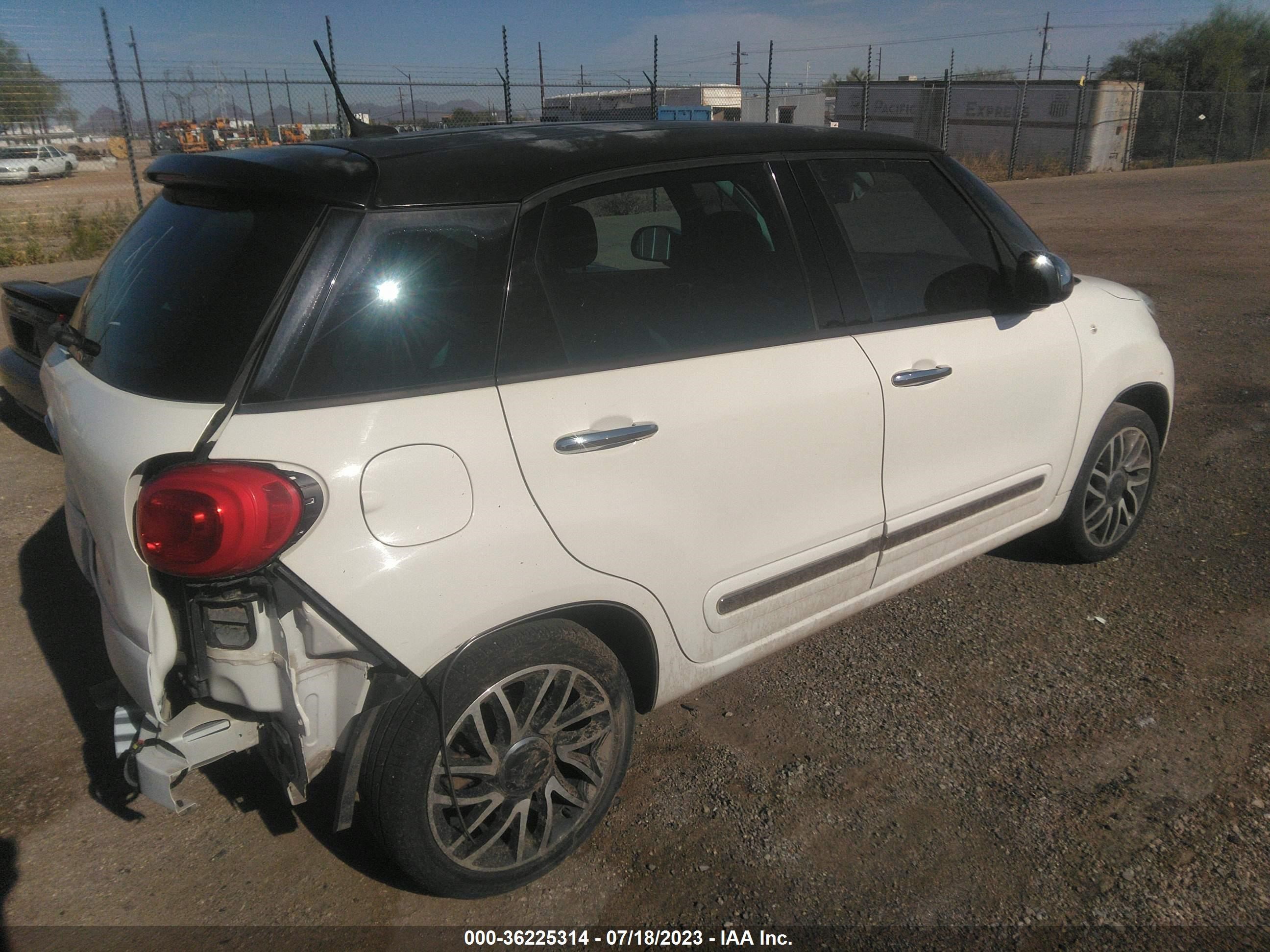 Photo 3 VIN: ZFBCFACH0FZ030643 - FIAT 500L 