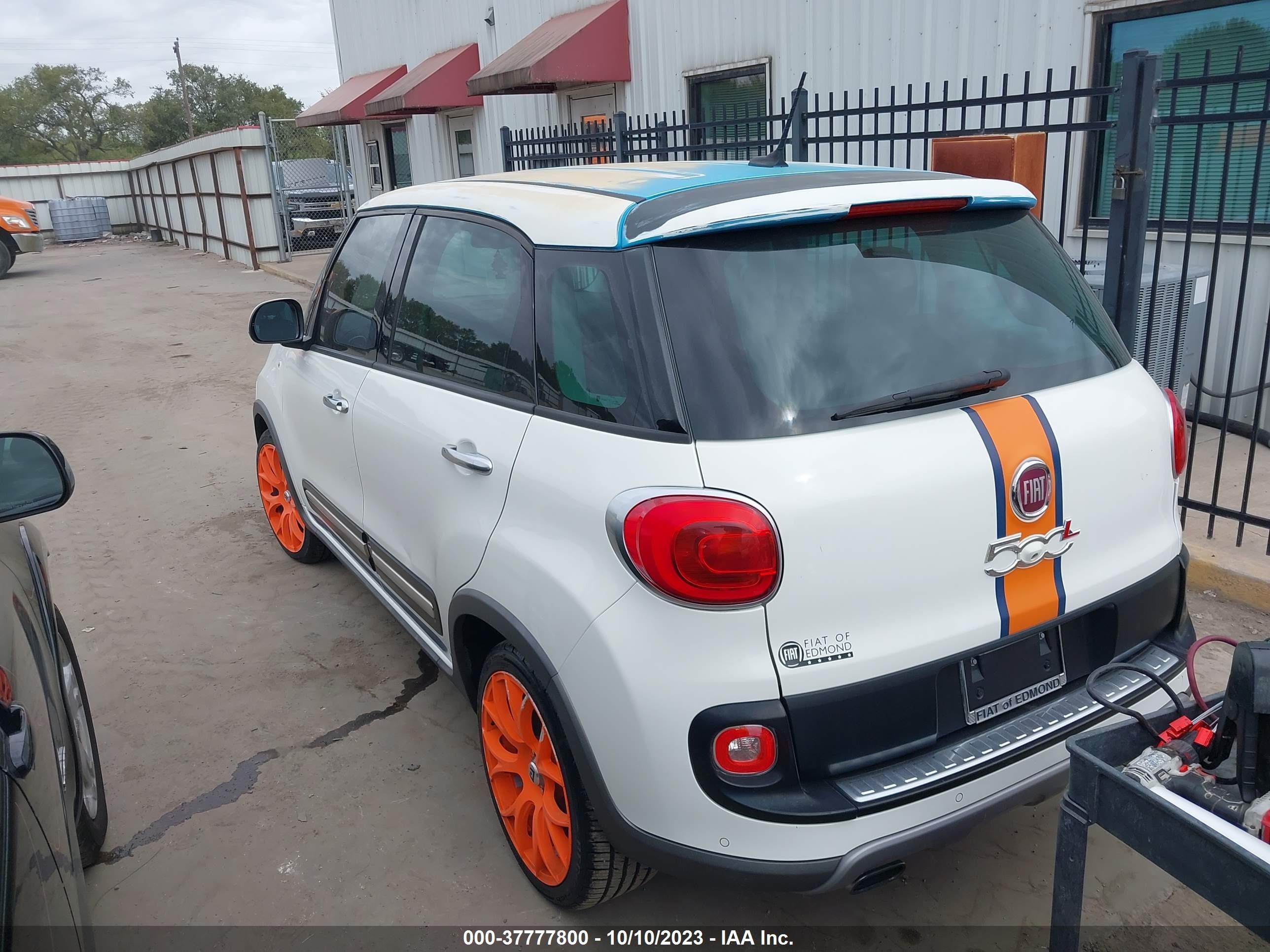 Photo 2 VIN: ZFBCFADH0EZ007778 - FIAT 500L 