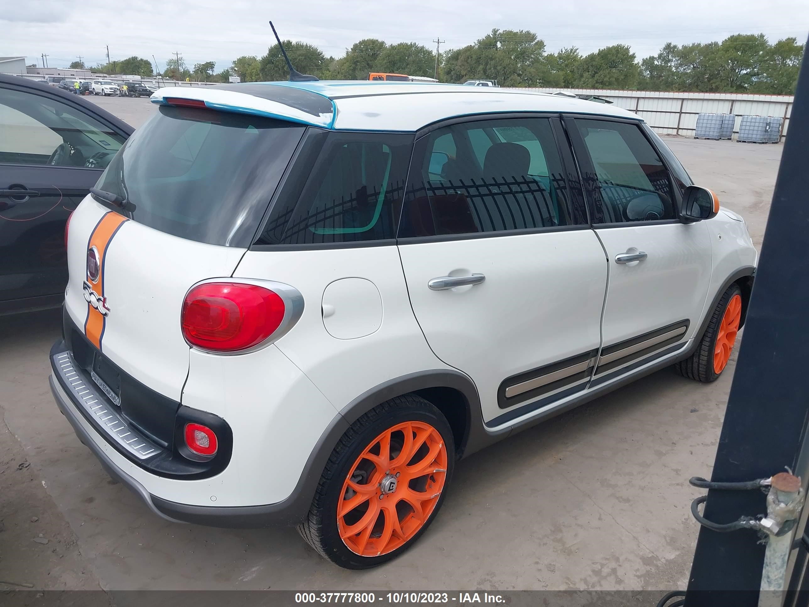 Photo 3 VIN: ZFBCFADH0EZ007778 - FIAT 500L 