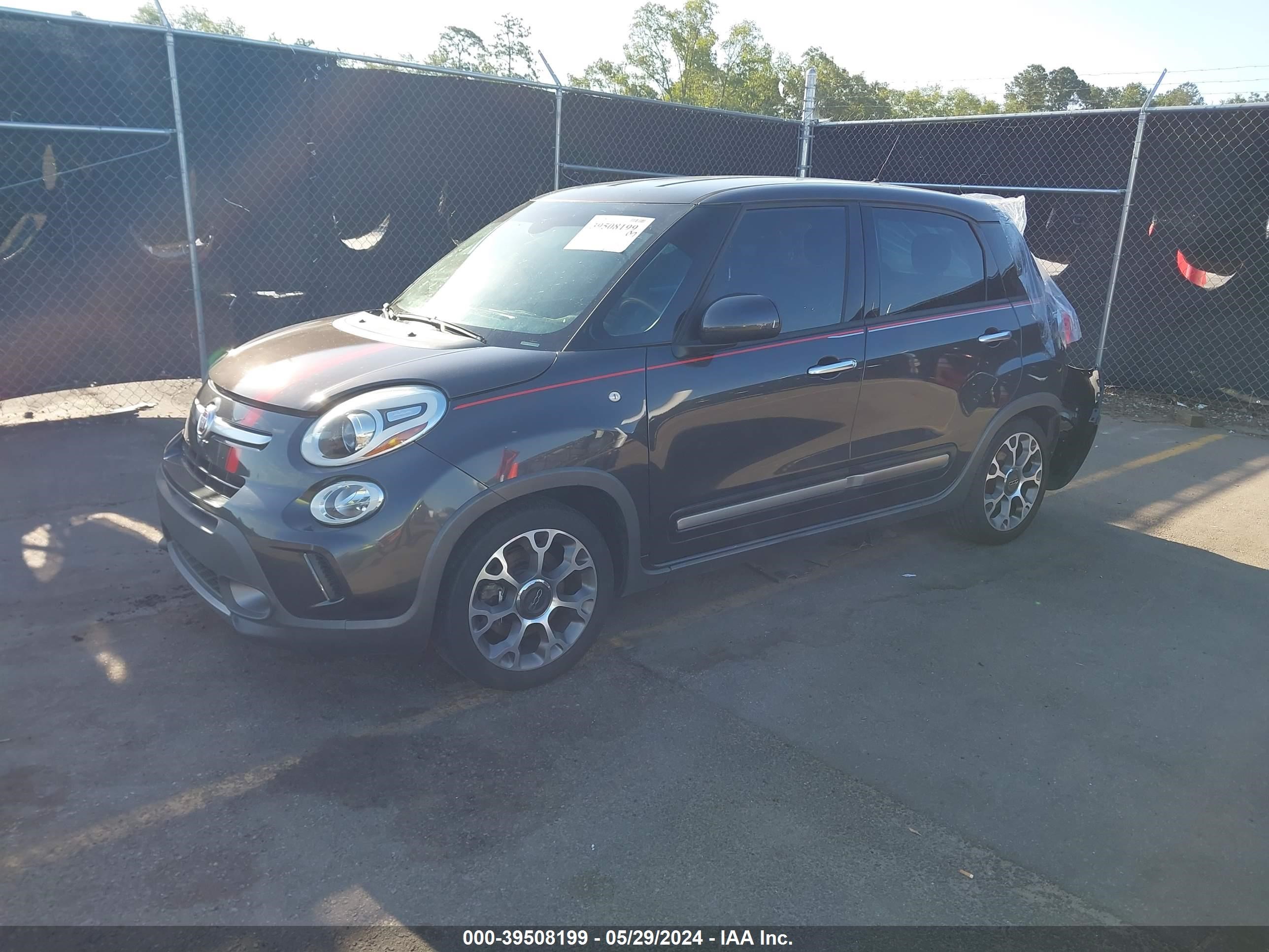 Photo 1 VIN: ZFBCFADH4EZ008139 - FIAT 500L 