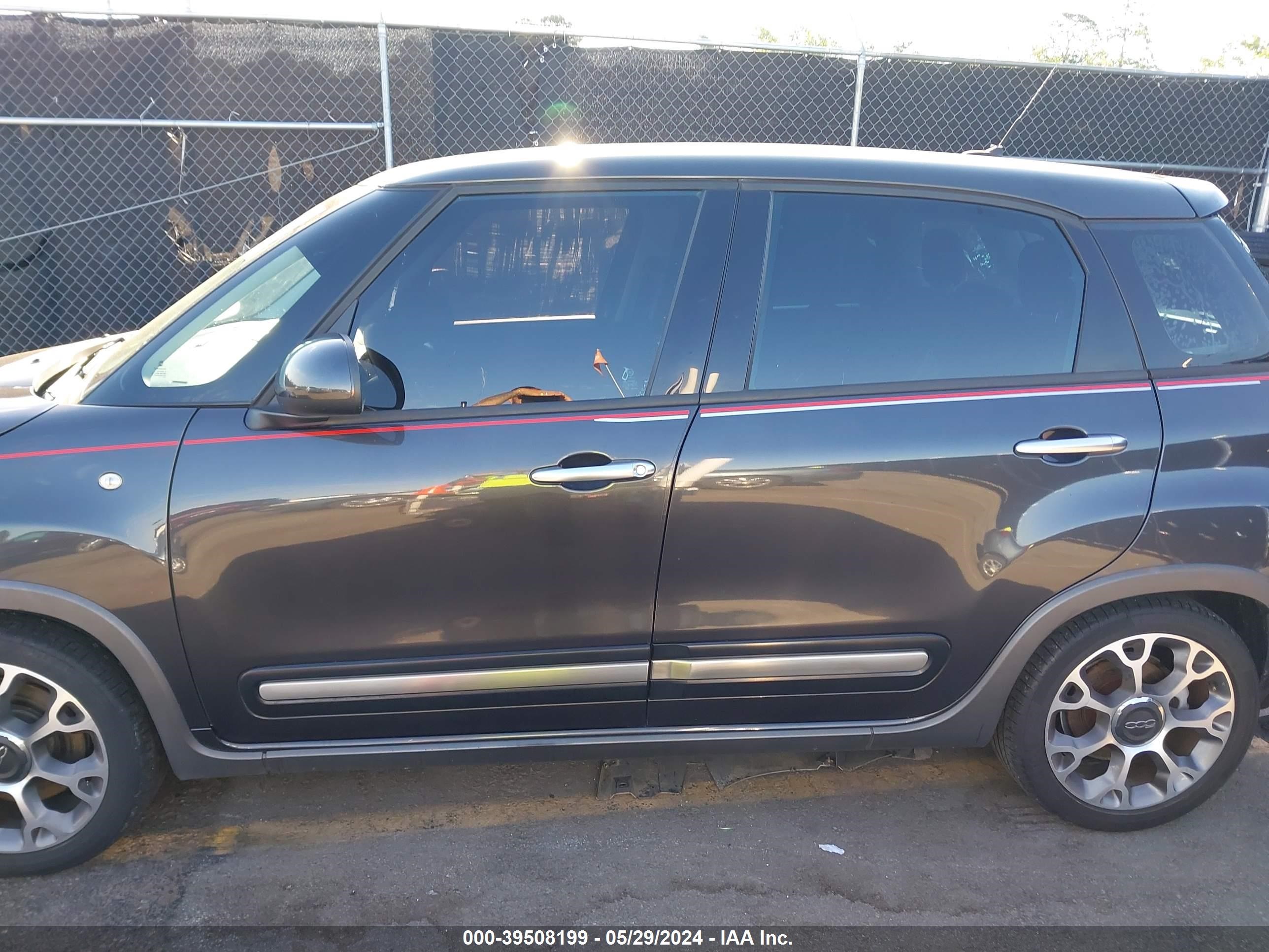 Photo 13 VIN: ZFBCFADH4EZ008139 - FIAT 500L 