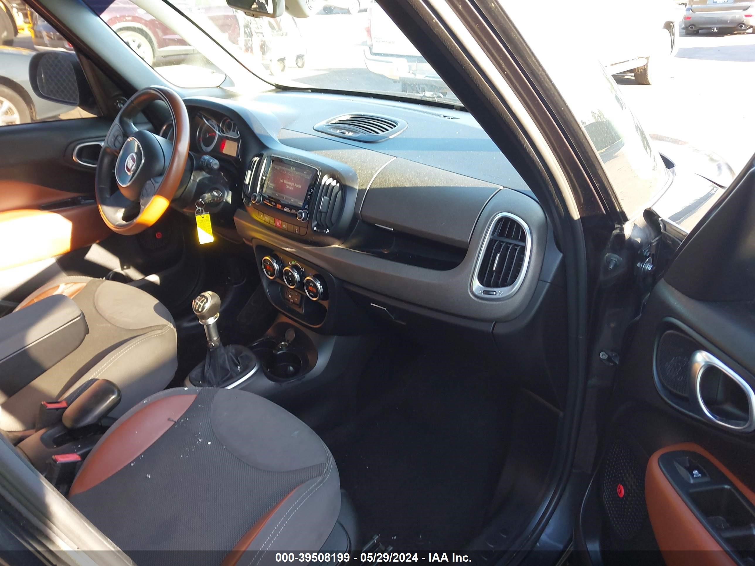 Photo 4 VIN: ZFBCFADH4EZ008139 - FIAT 500L 