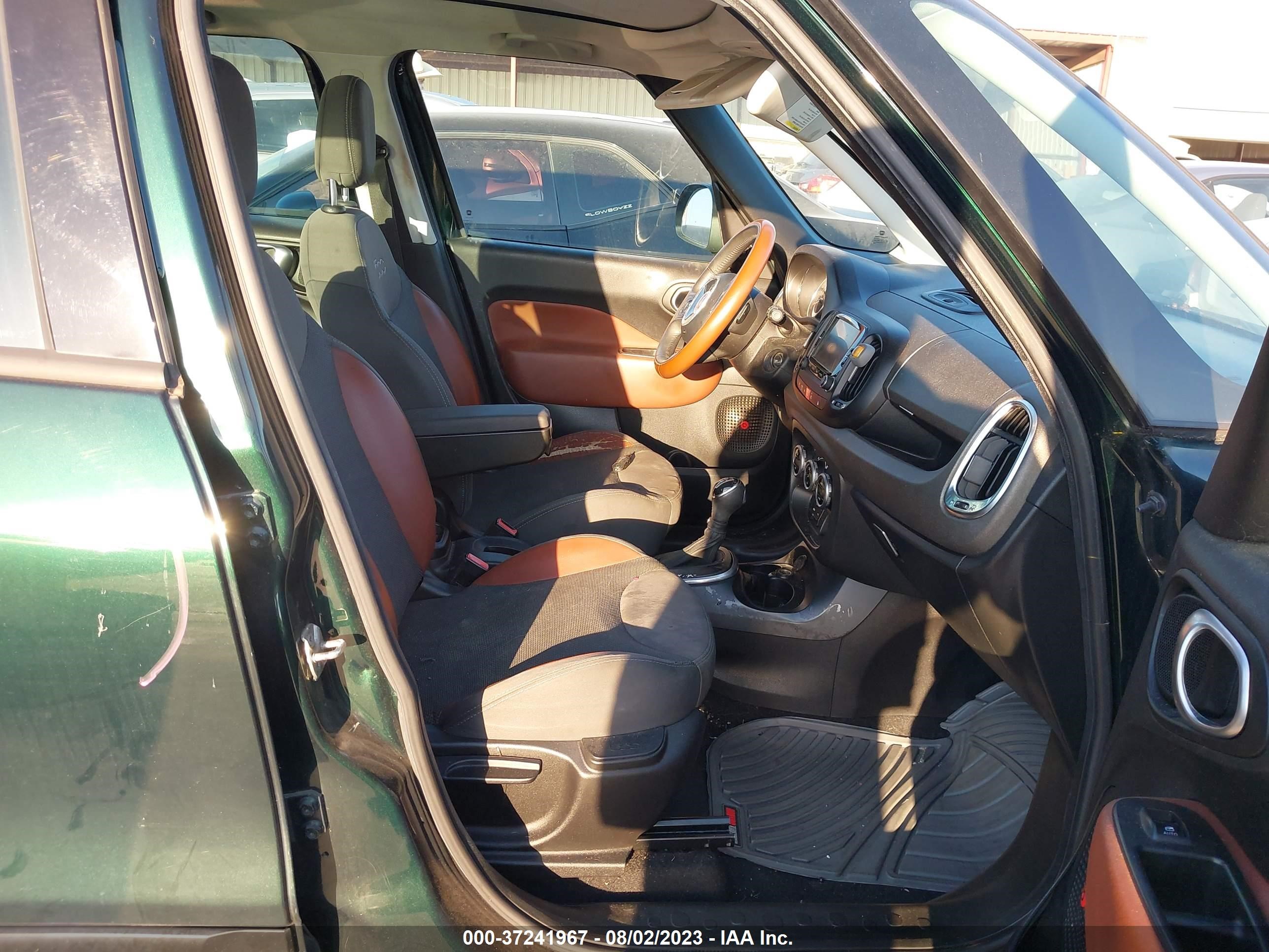 Photo 4 VIN: ZFBCFADH4EZ017715 - FIAT 500L 