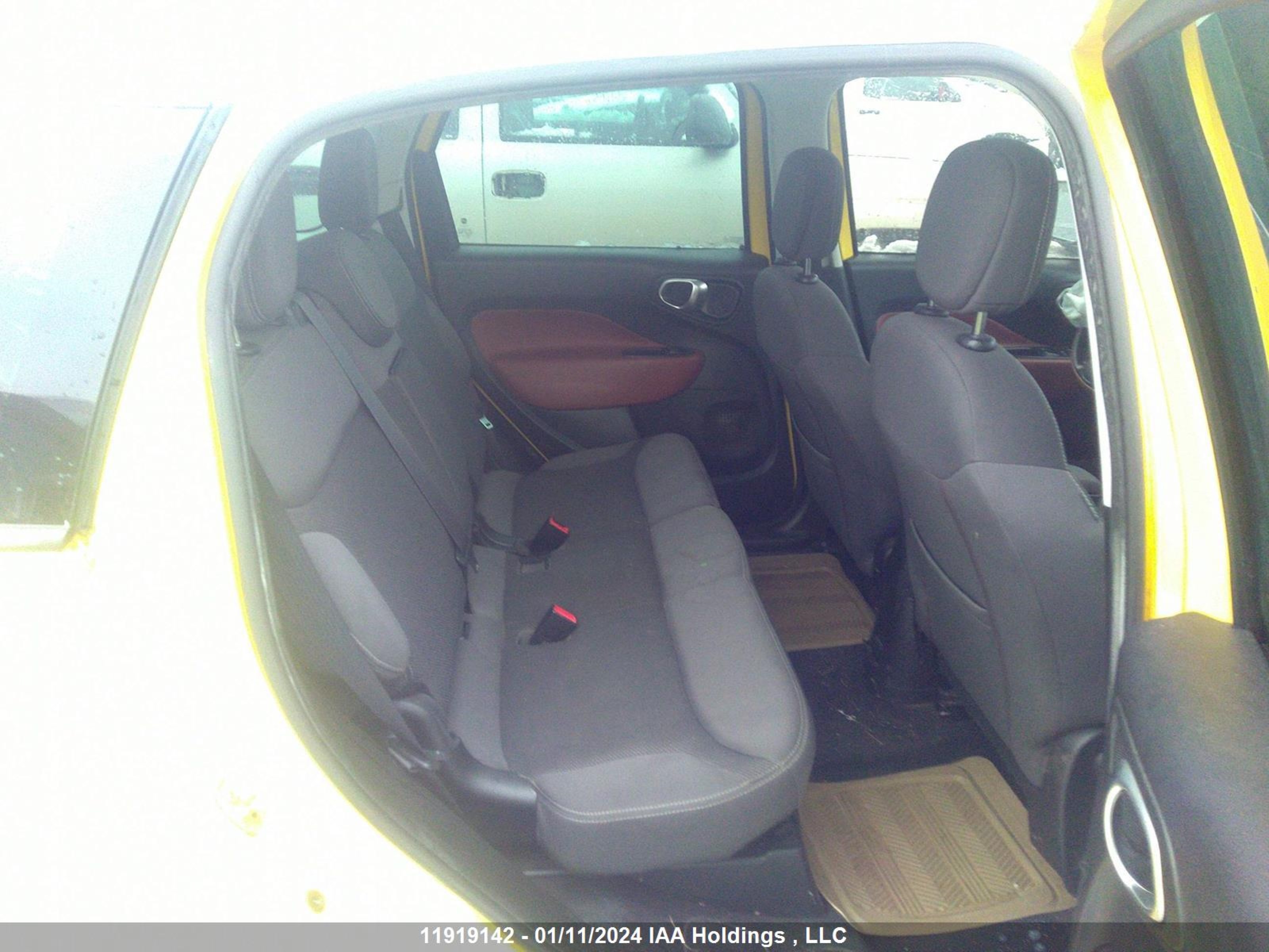 Photo 7 VIN: ZFBCFADH4EZ022994 - FIAT 500L 