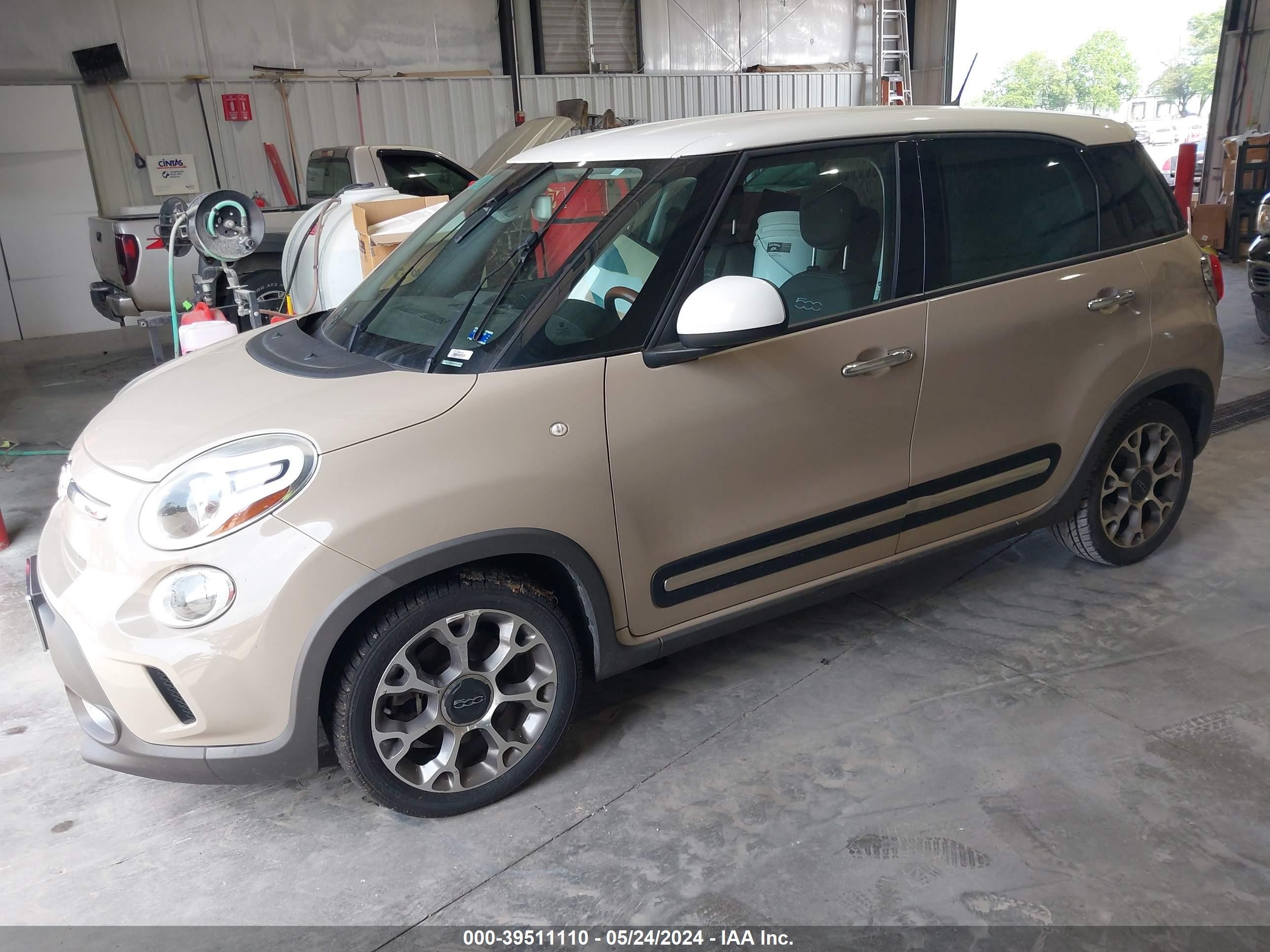 Photo 1 VIN: ZFBCFADHXFZ033693 - FIAT 500L TREKK 