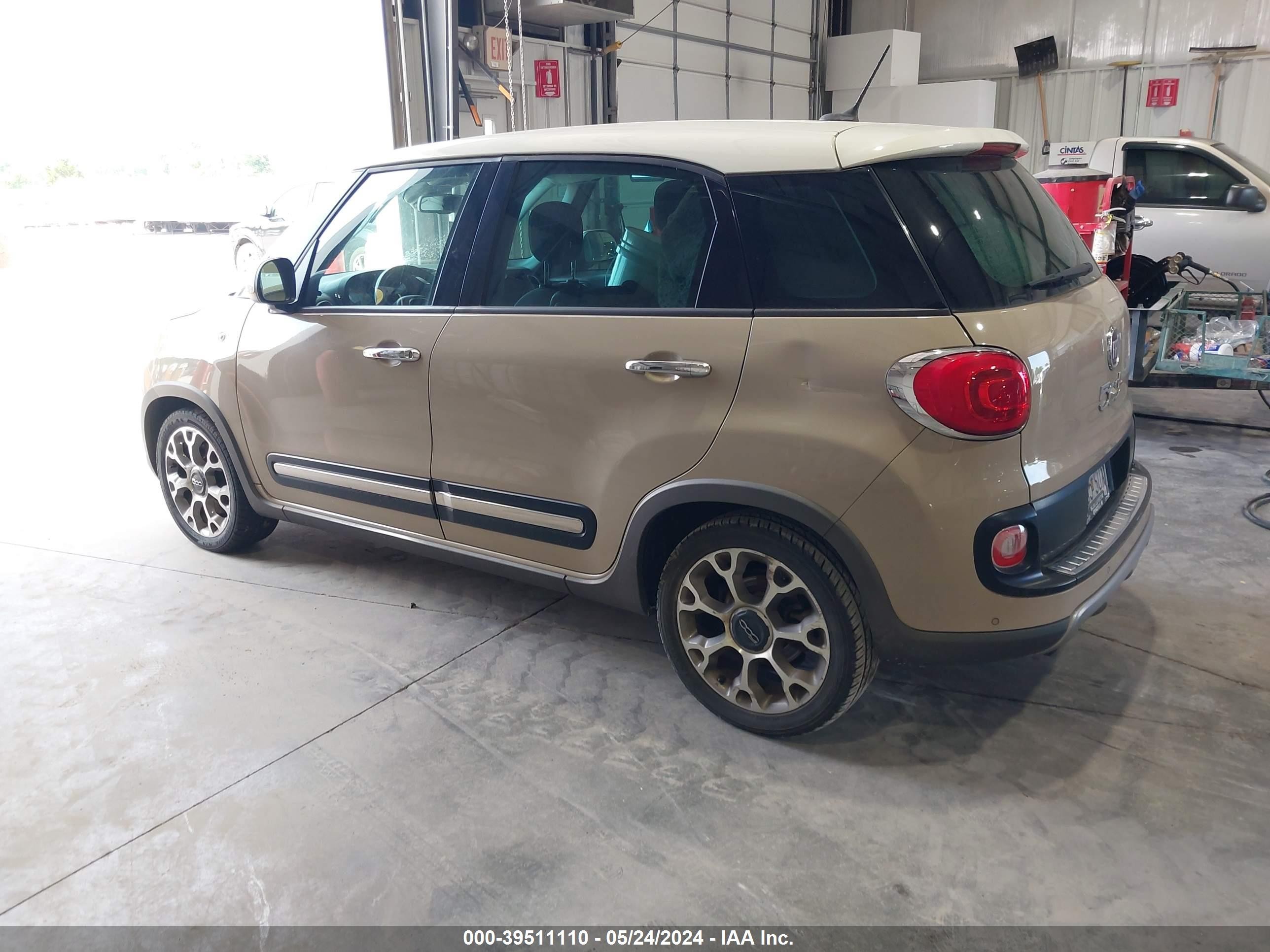 Photo 2 VIN: ZFBCFADHXFZ033693 - FIAT 500L TREKK 